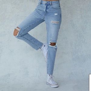 Pacsun lightwashed mom jeans ripped